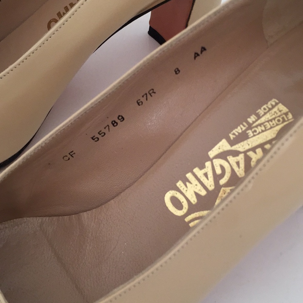 Salvatore Ferragamo Black Patent Cap-Toe Tan Leather Pumps - Gold Gancini - Picture 12 of 14